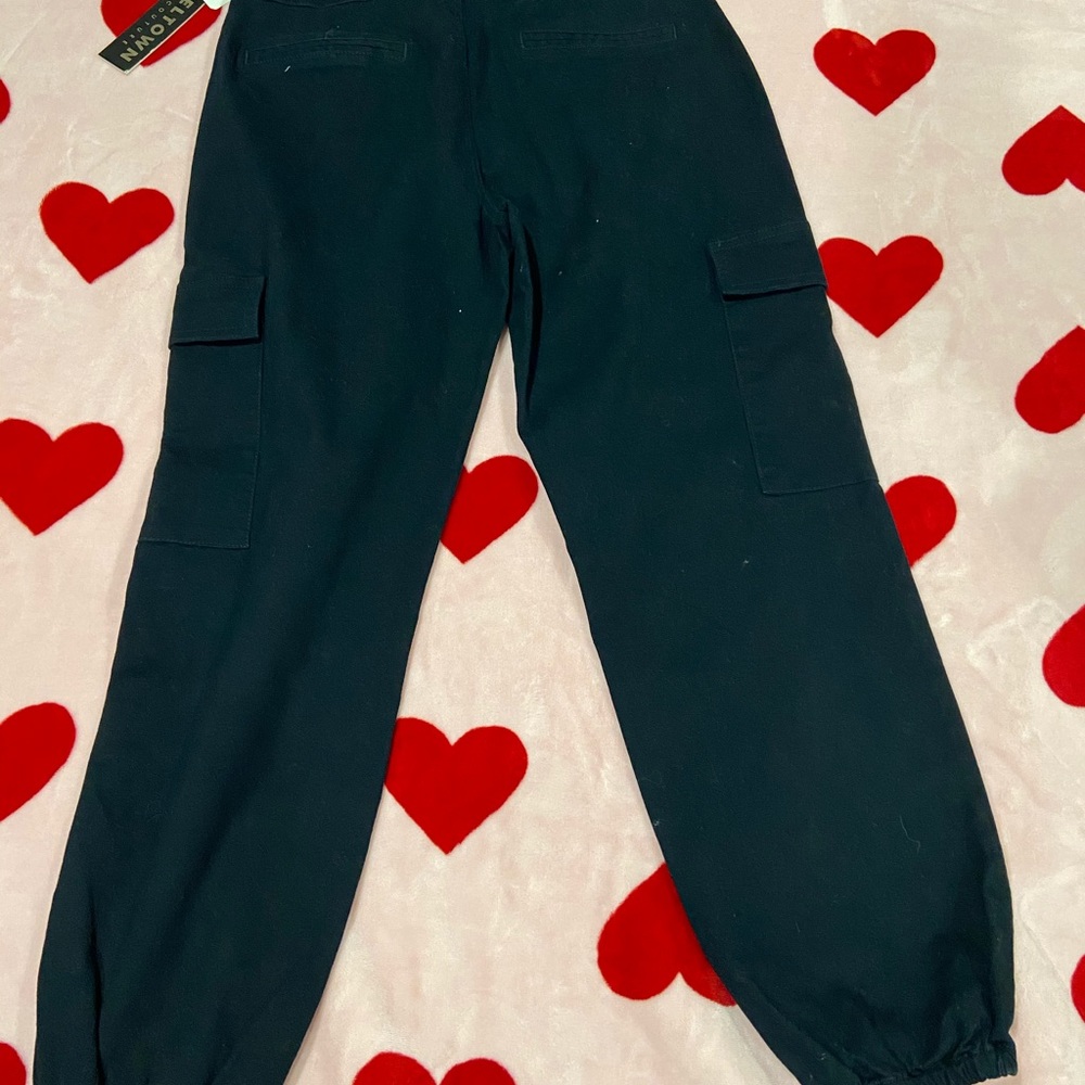 Navy blue cargo pant with zipper. Elastic ankle